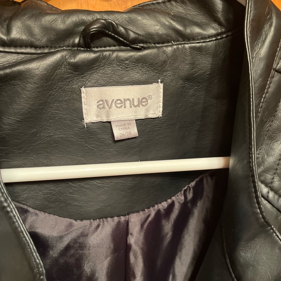 Avenue faux leather black vest. Size 26/28 Plus - Picture 5 of 7